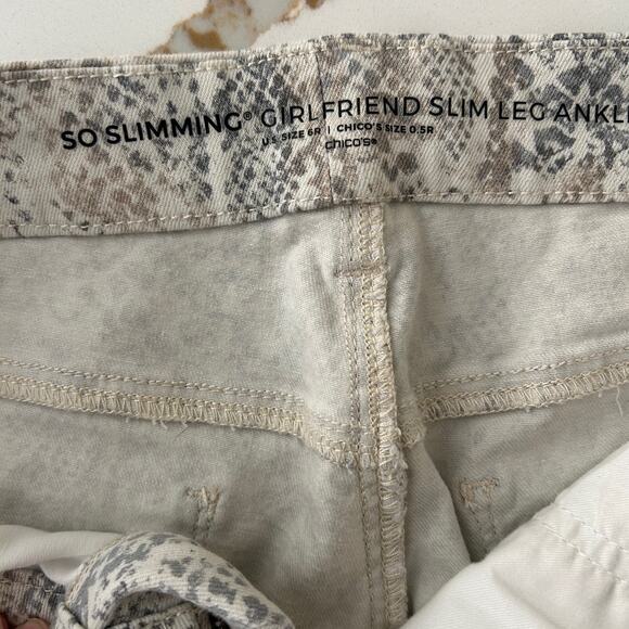 Chicos So Slimming Girlfriend Jeans Slim Leg Animal Print SZ6R - Picture 5 of 8